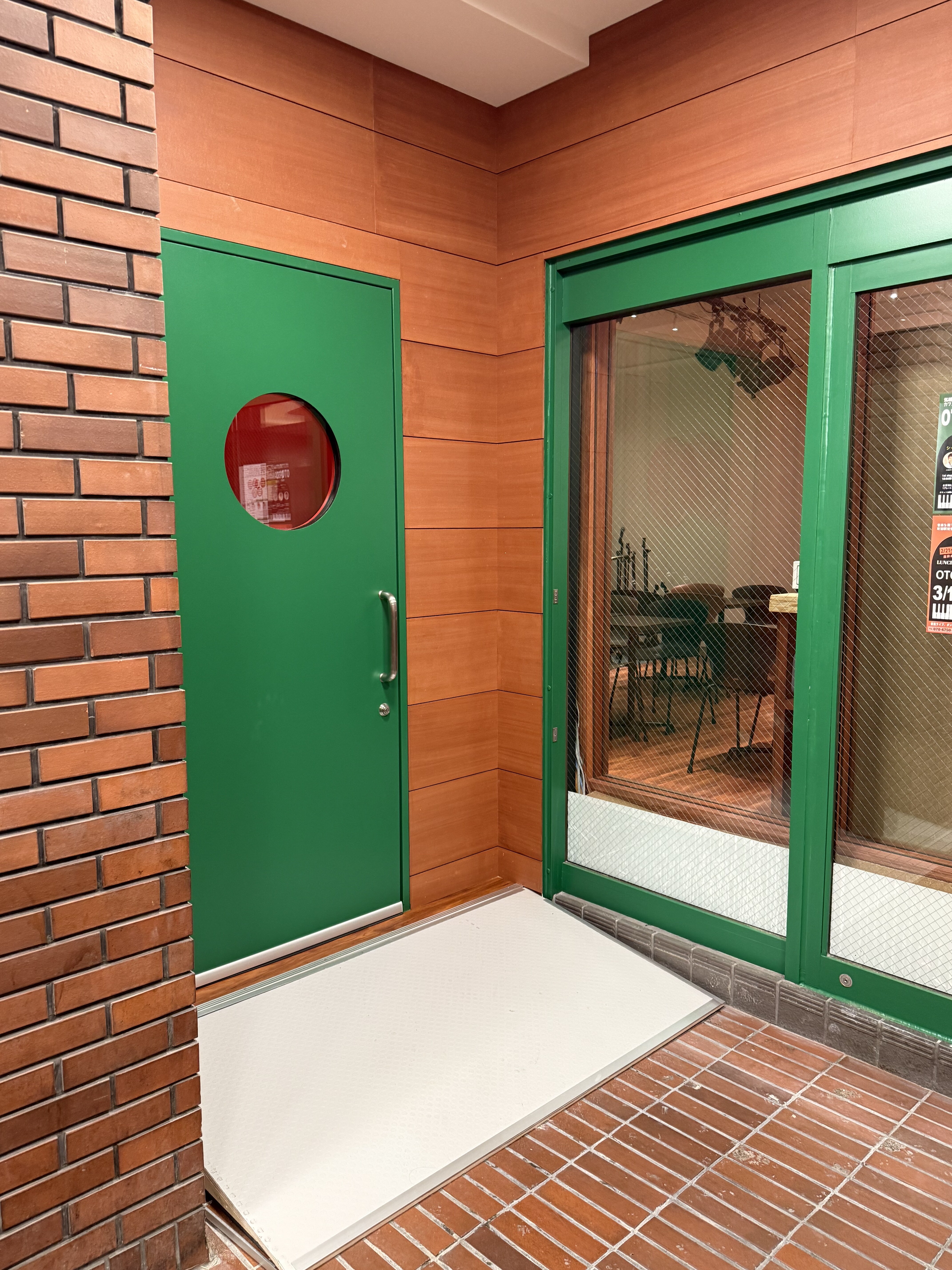 店舗入口(外観)